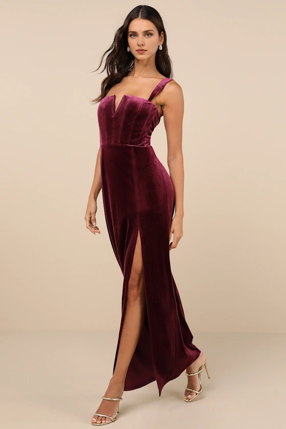 Vestidos formales Weitese para mujer, impecables y lujosos, de terciopelo color baya oscuro, vestido largo tipo bustier en tiendas de vestidos de graduación.